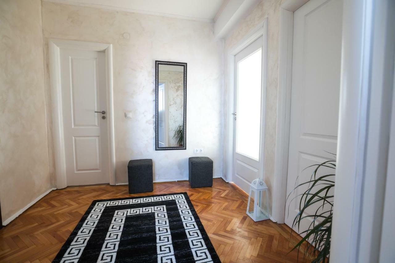 White Spacious Apartment Sibiu Exterior foto